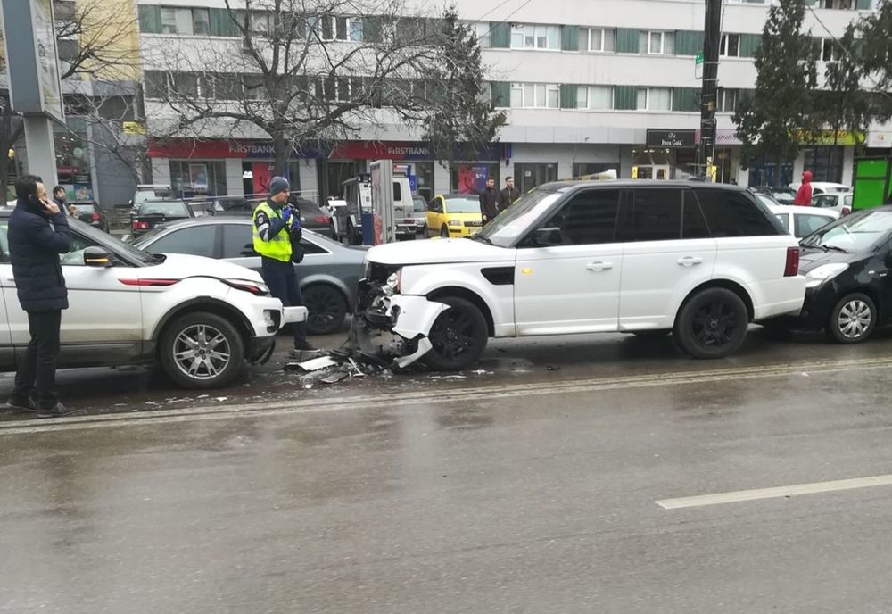 Accident rutier în centrul Iașului! Au fost implicate patru autoturisme