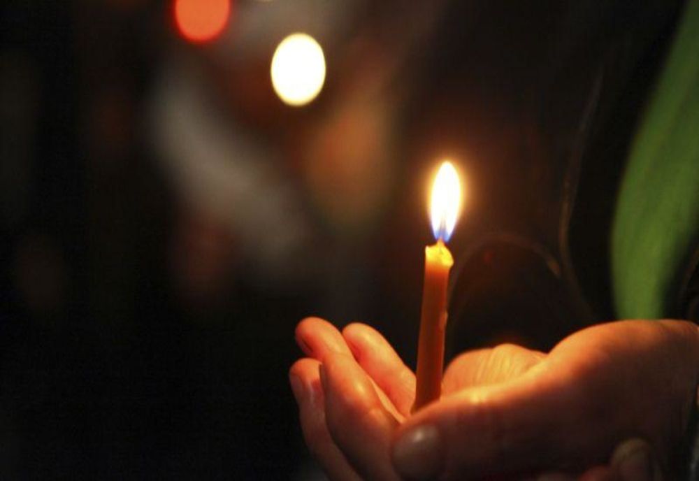 Vrei să primeşti lumină și paști sfințite? Iată cine are voie să vină la tine acasă