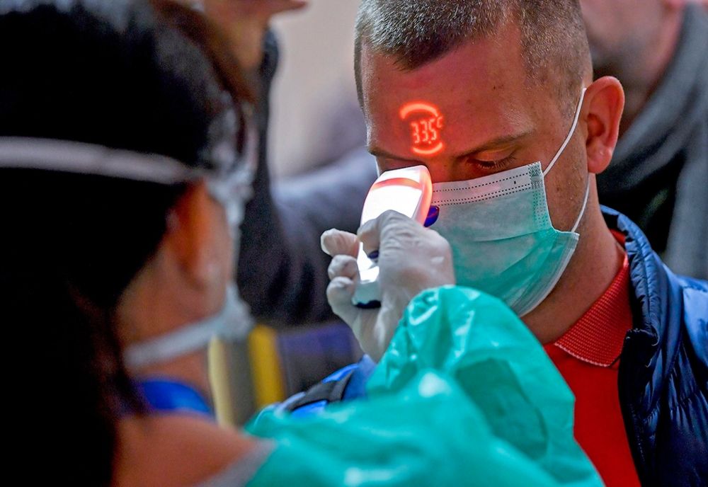 Măsuri care îi vor enerva pe ieșeni: Accesul în piață doar după verificarea cu termometrul!