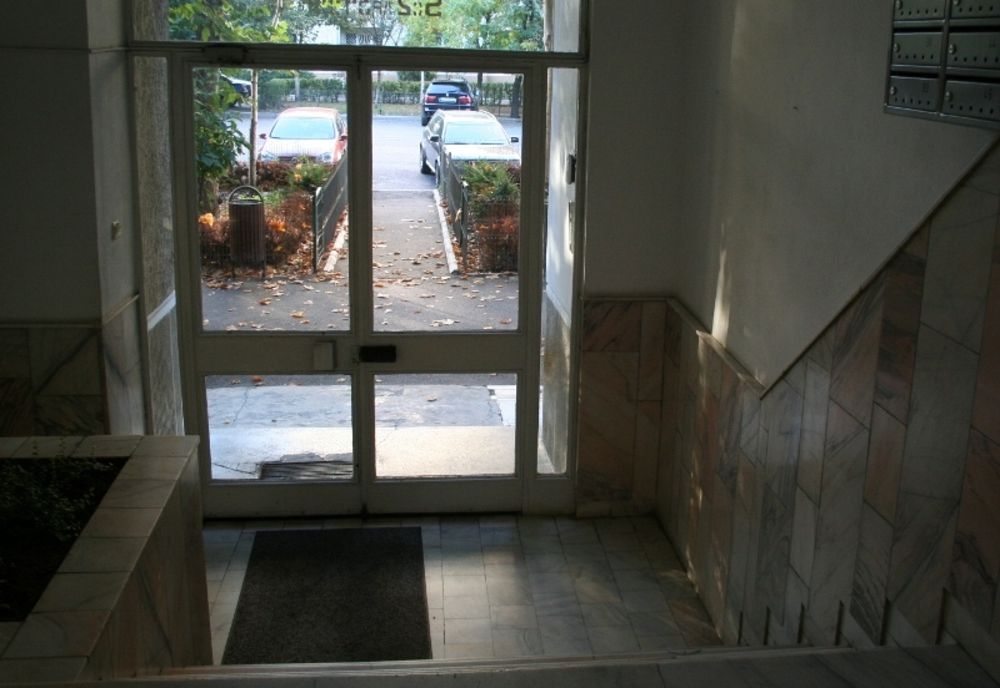 Primăria Iași a cheltuit aproape 10.000 de euro pe preșuri de pus la intarea în bloc