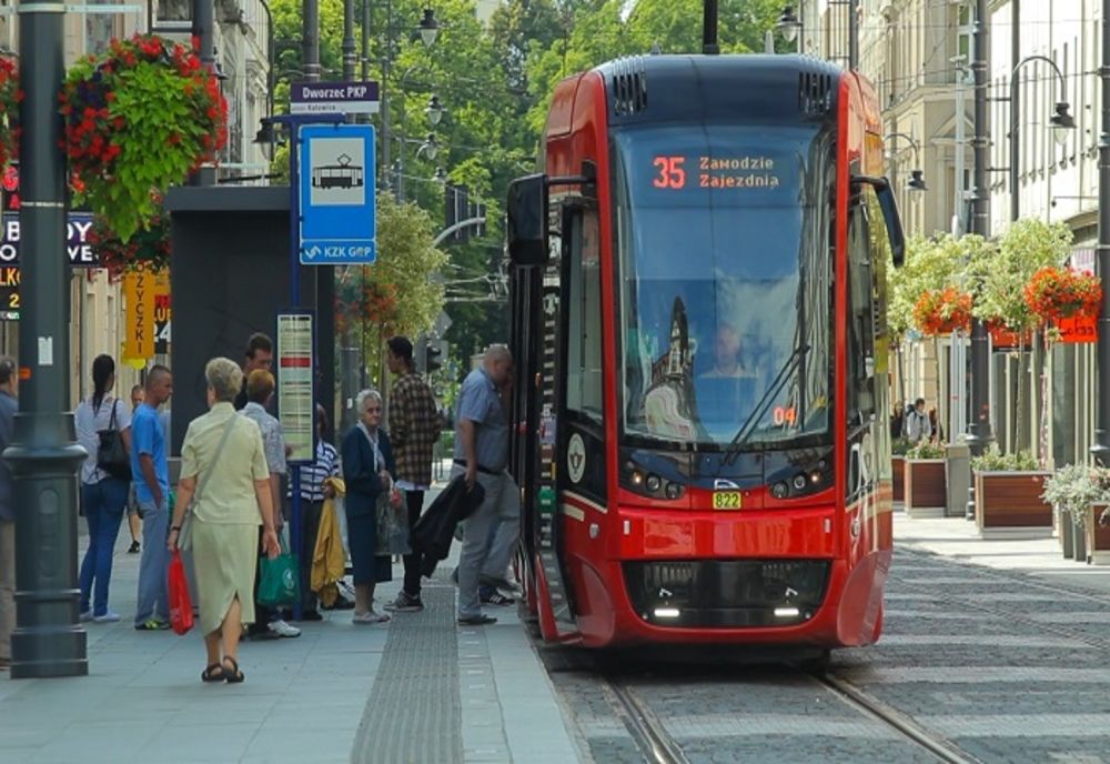 Când se semnează contractul pentru livrarea a 16 tramvaie PESA