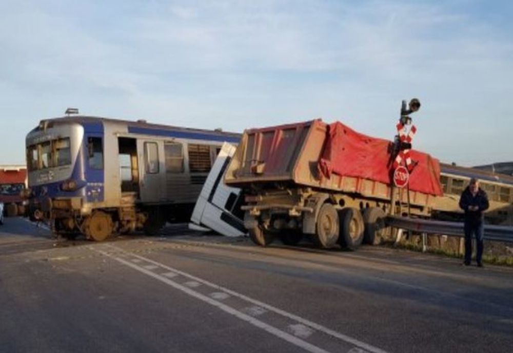 Accident feroviar la Iași! Un tren a izbit un camion la Leţcani