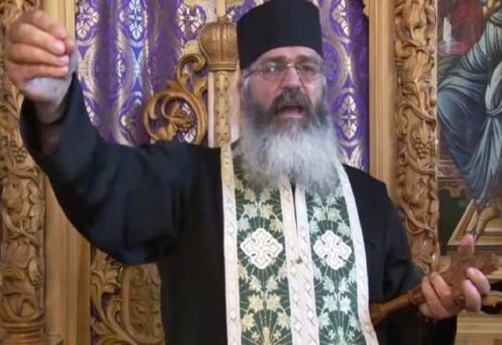 Părintele Calistrat îi cere lui Marcel Vela o oră pentru ca lumea să vină să ia lumină în noaptea de Înviere: „Nu fi îndărătnic!“