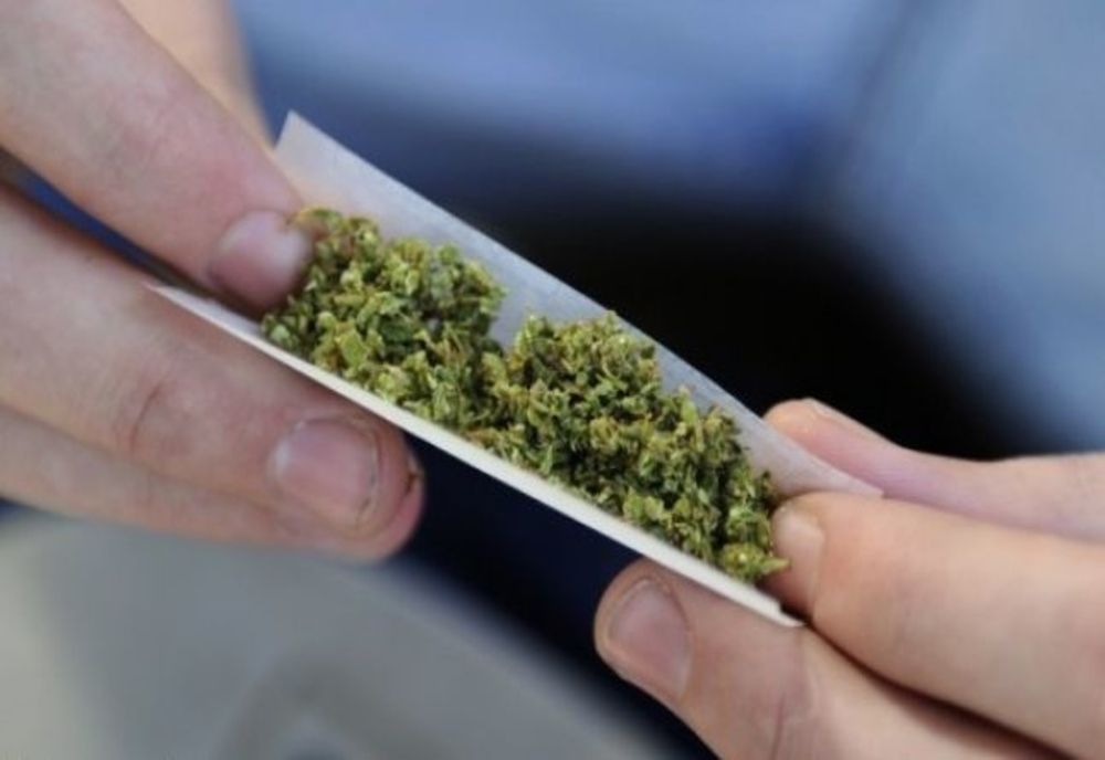 Tânăr din Iași, arestat preventiv pentru trafic de etnobotanice!