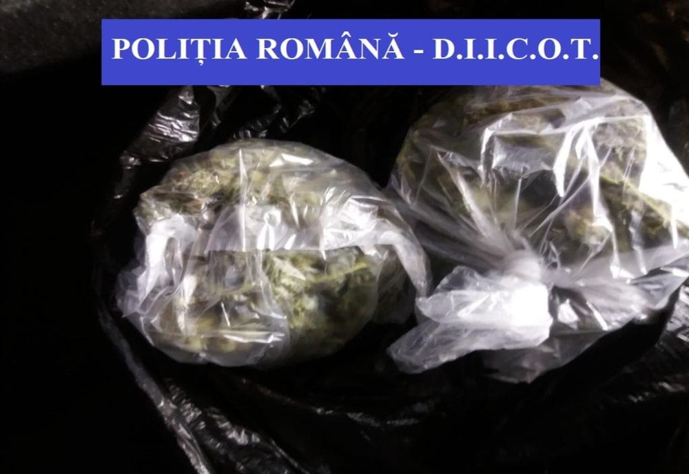 În plină pandemie de COVID-19, doi ieşeni au fost arestaţi pentru deținere și trafic de droguri