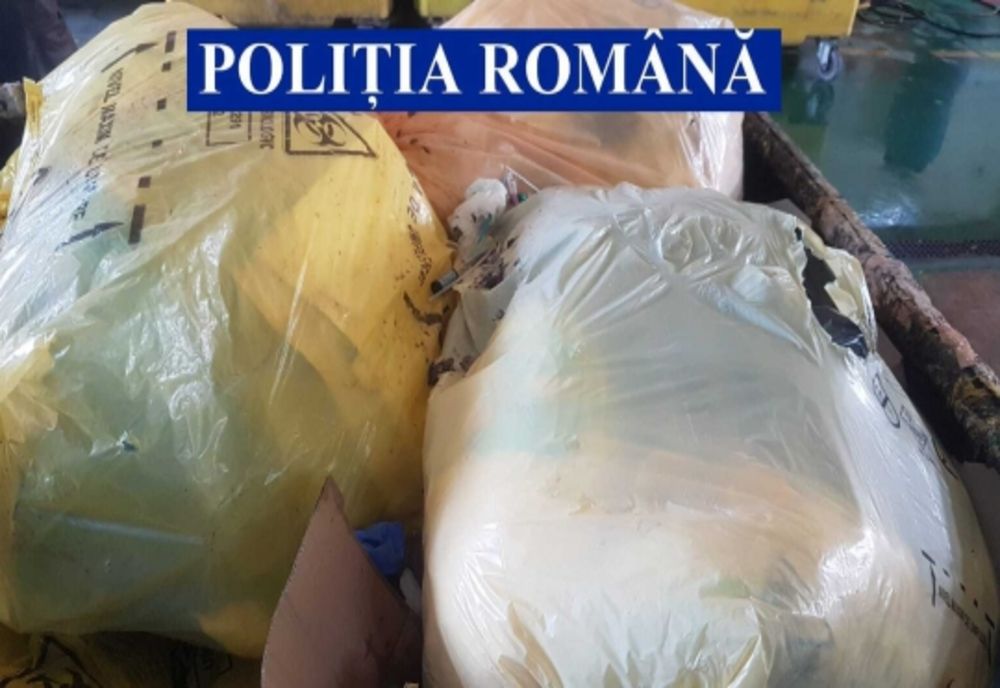 Peste 500 de tone de deșeuri periculoase, descoperite de polițiști în primele șase lui ale anului