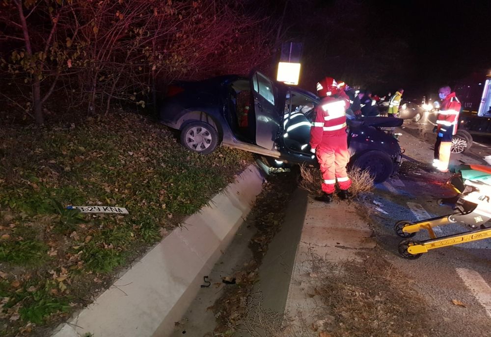 Accident rutier la Poieni. Două autoturisme implicate