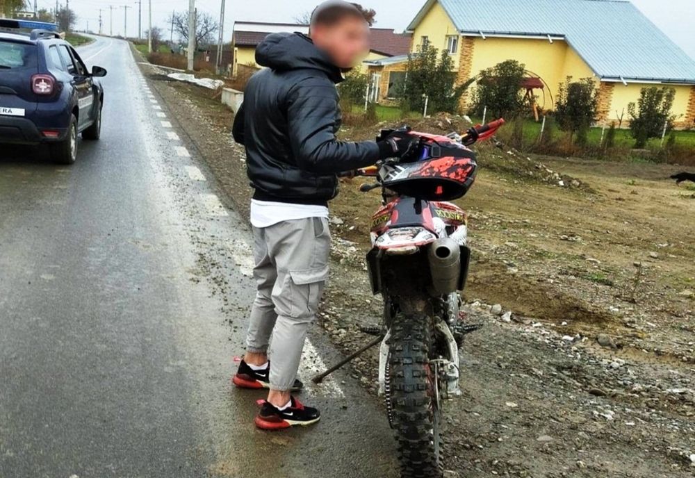 Ieşean fără permis de conducere depistat conducând o motocicletă neînmatriculată