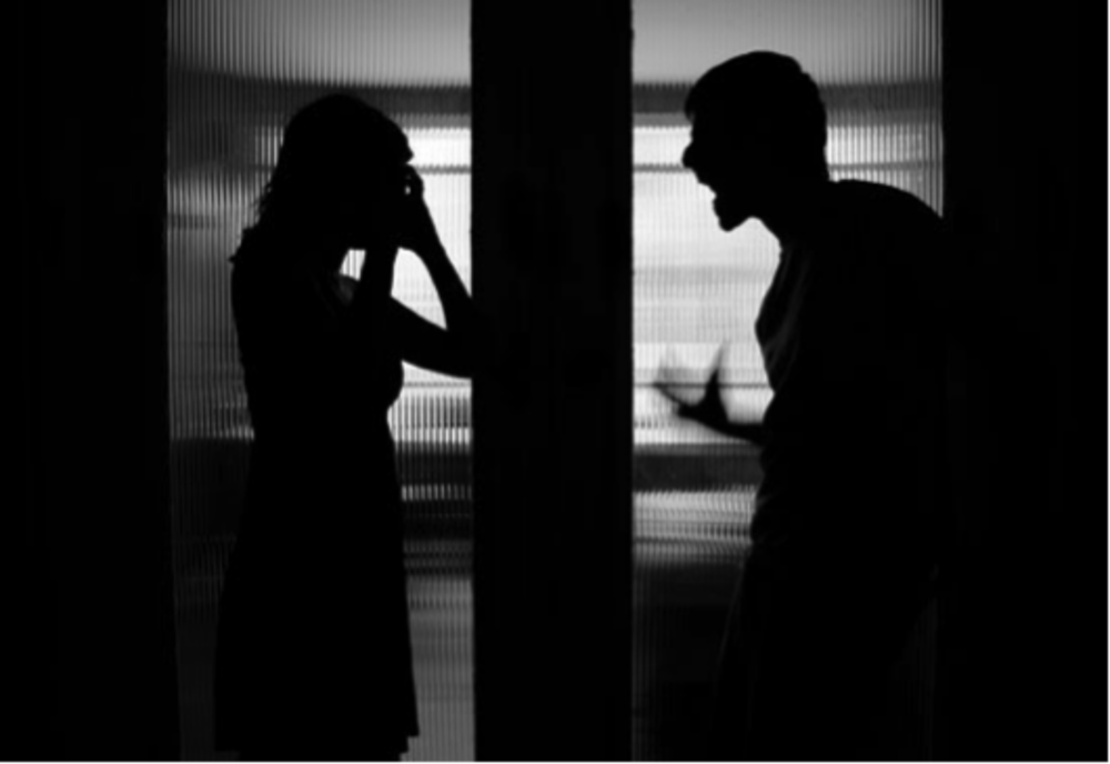 Pus sub control judiciar pentru că și-a amenințat fosta iubită, deși avea ordin de protecție