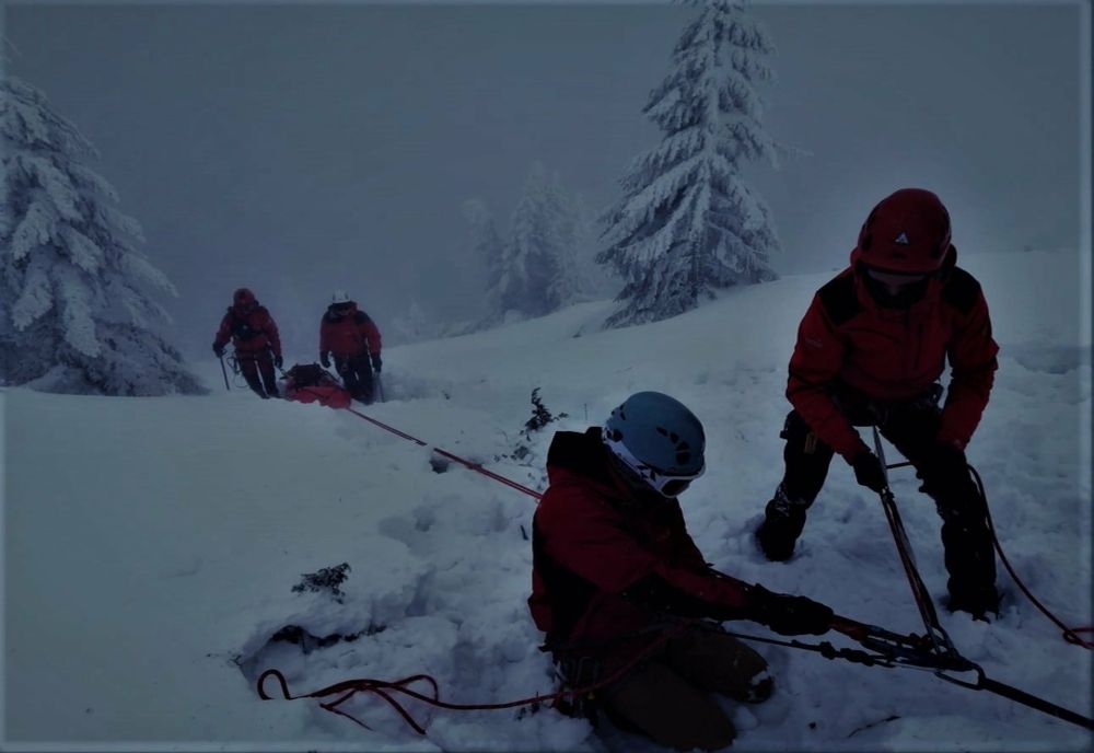 Turiști din Iași și Mureș, salvați în ultima clipă de salvamontiștii nemțeni