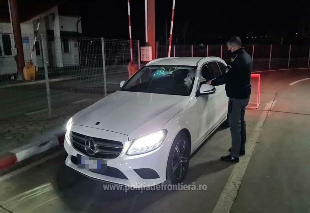 A încercat să treacă vama cu un bolid de lux închiriat din Italia