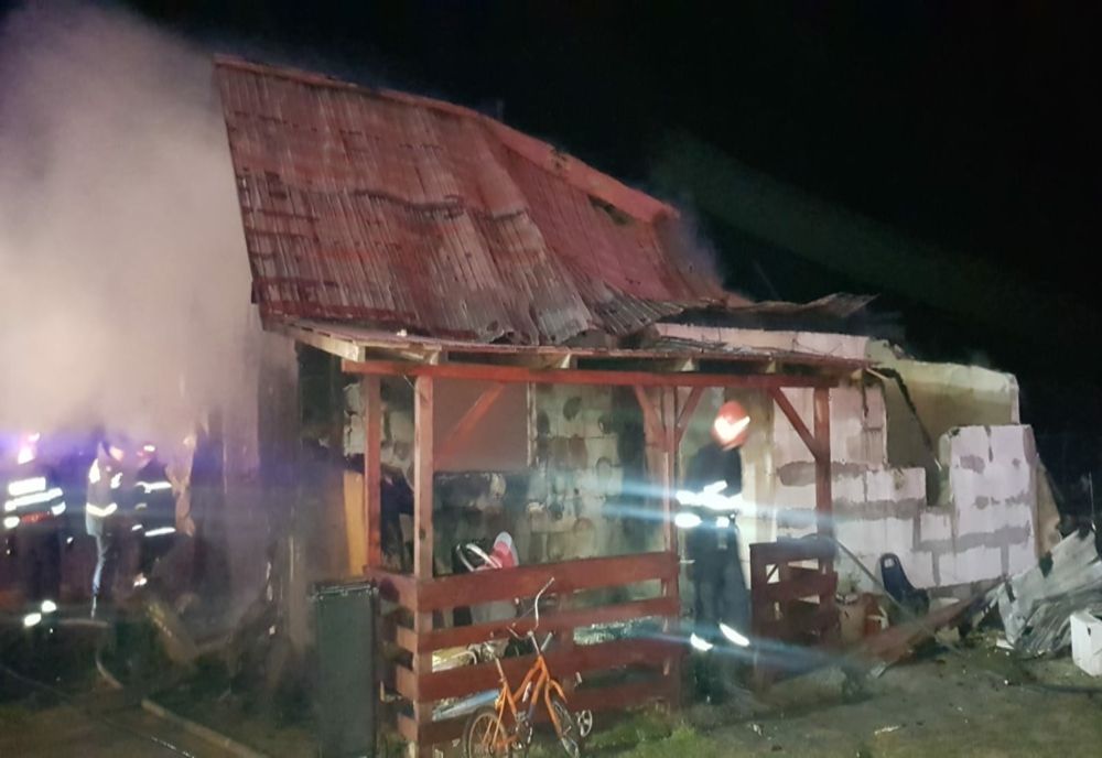 Casă cuprinsă de flăcări în comuna Țigănași