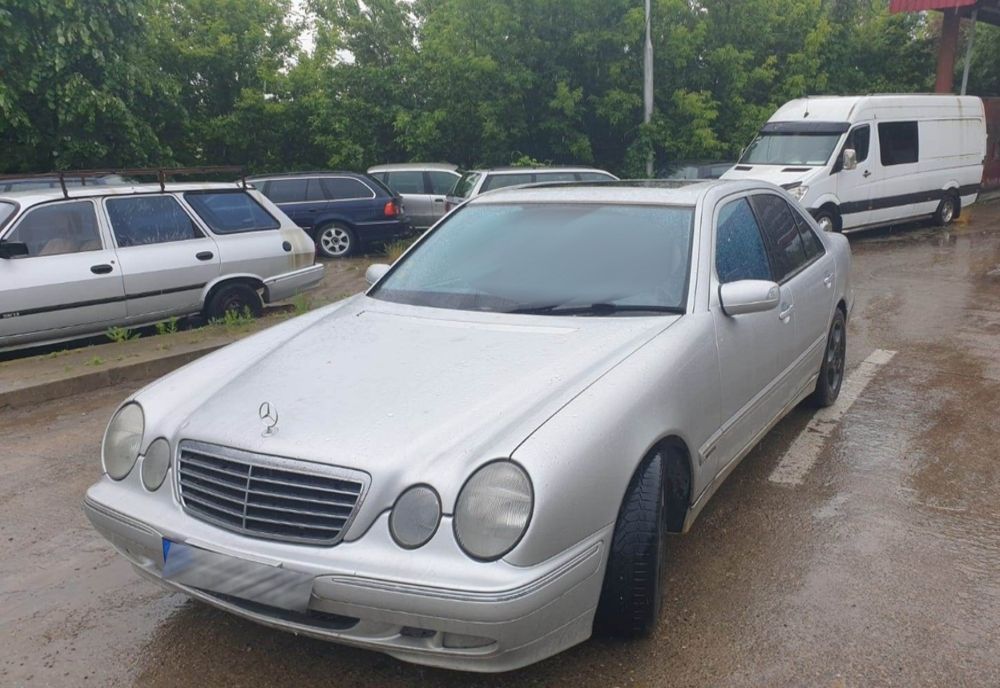 Autoturism căutat în Germania descoperit de poliţiştii de frontieră ieşeni