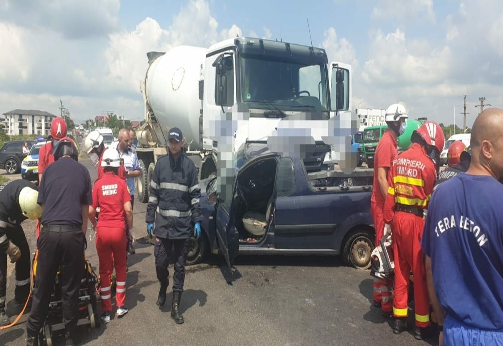 Accident cu două victime încarcerate la Leţcani