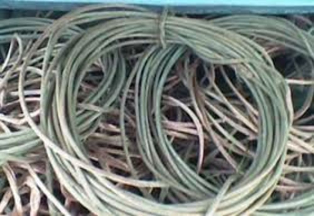 Hoți din Iași au lăsat o localitate din Neamț fără telefonie