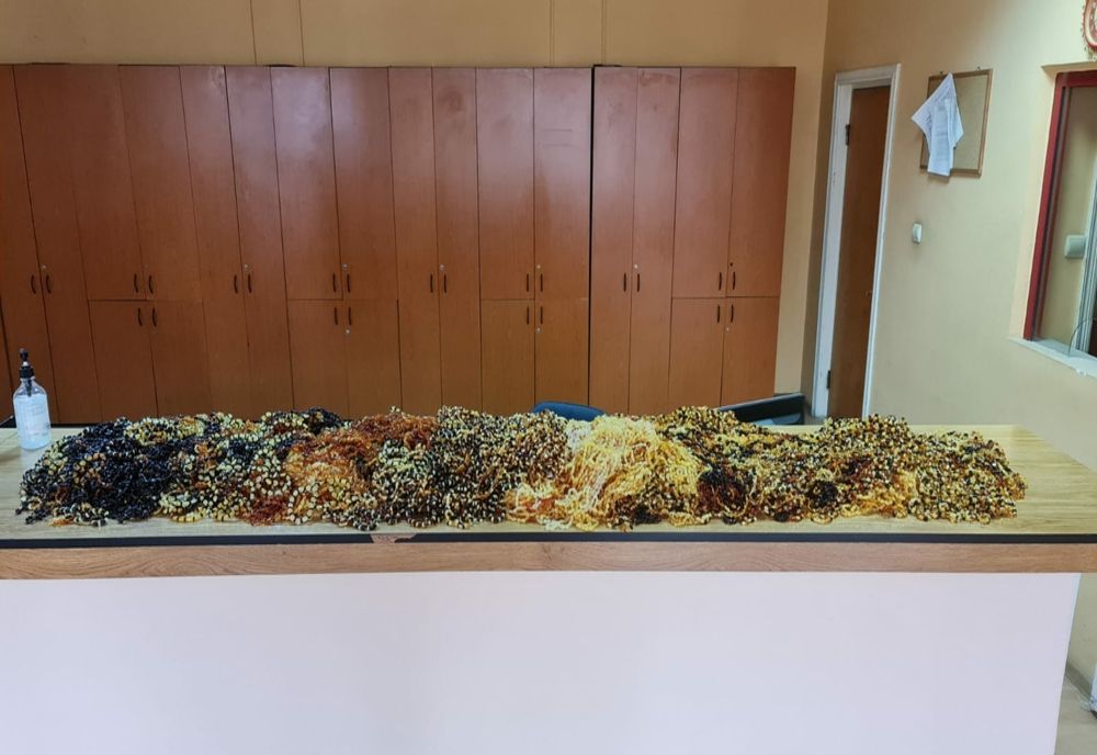 Un turc a încercat să intre în țară cu mașina burdușită de chihlimbar 