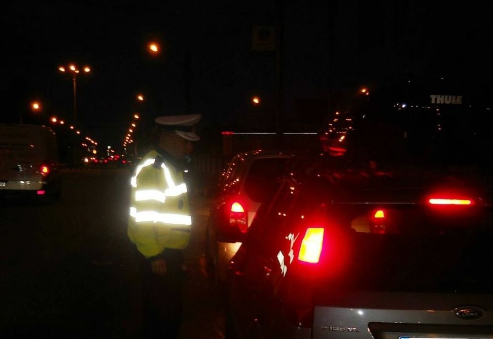 Depistat cu viteză la controlul radar, un tânăr i-a uimit pe polițiști când le-a spus că nu are permis de conducere