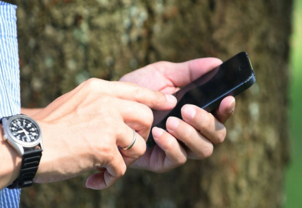 Un tânăr s-a ales cu dosar penal pentru că a păstrat un telefon deși știa că provine dintr-o tâlhărie