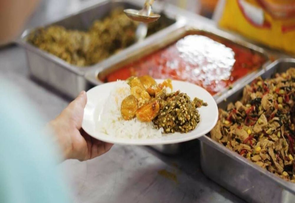 Livrare la domiciliu cu surpriză: un curier tâlhărit de comanda pe care tocmai o transportase!