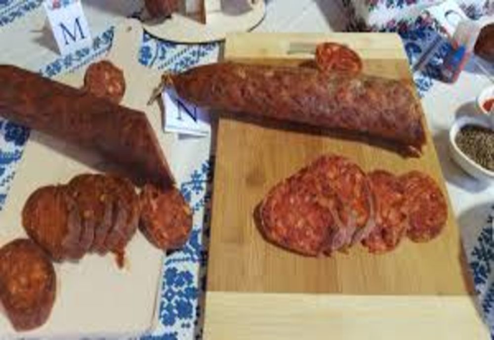 Patru tinere prinse la furat salam dintr-un magazin. Ce prejudiciu au creat