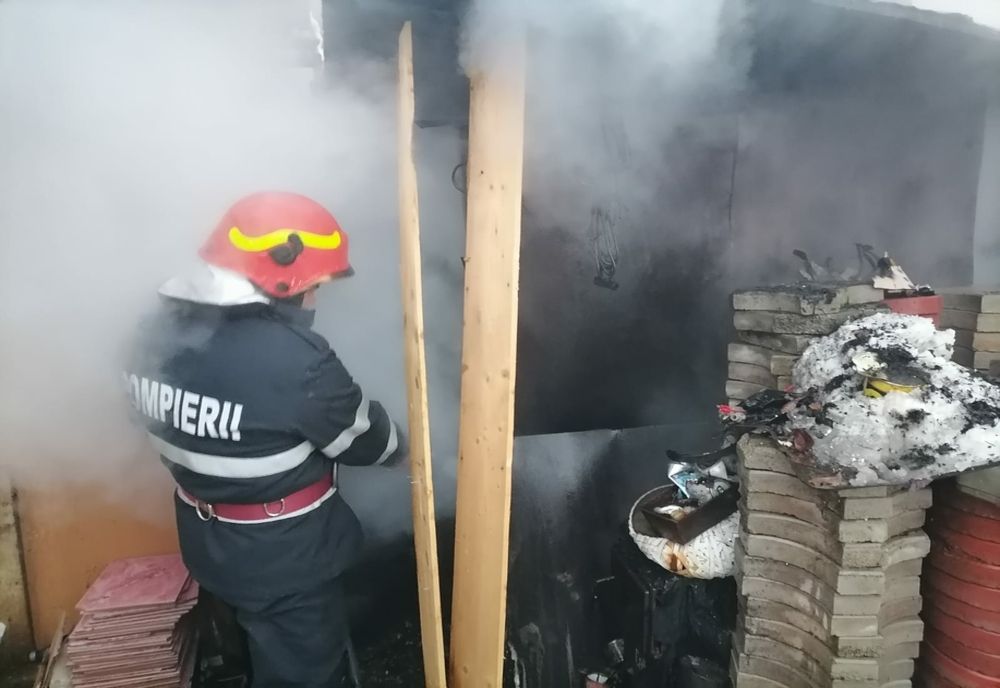 Incendiu cu două victime, la Târgu Frumos
