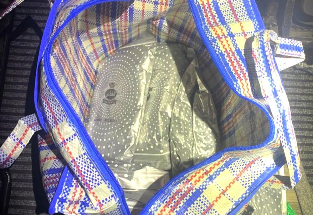 58 de kg tutun pentru narghilea, găsite într-o mașină la Lețcani