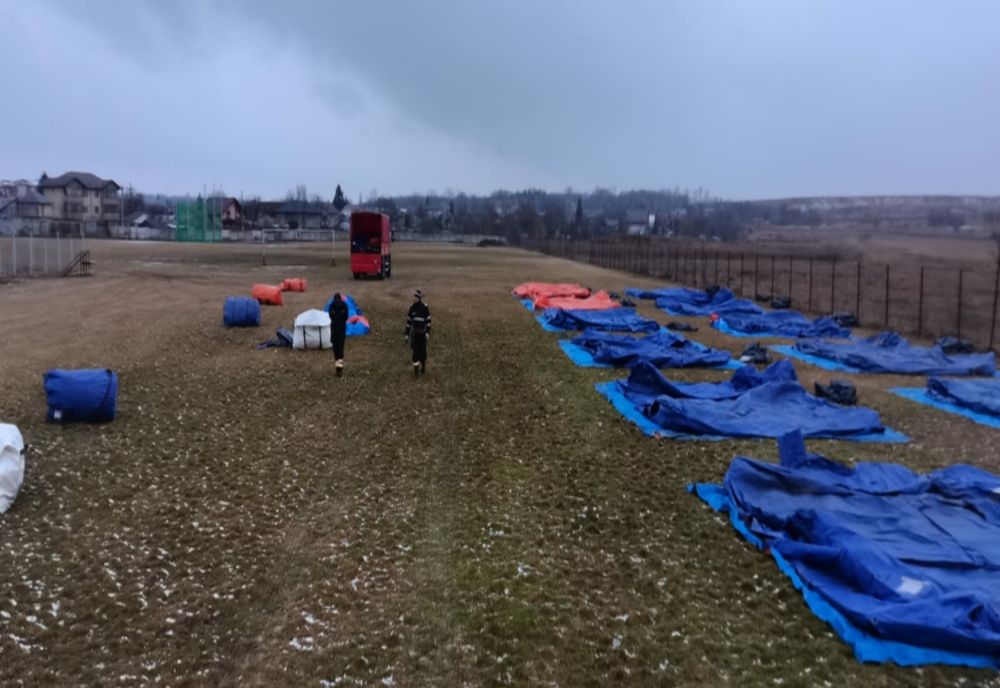 Tabără mobilă instalată pentru refugiații ucrainieni, pe Stadionul Tineretului din Iași