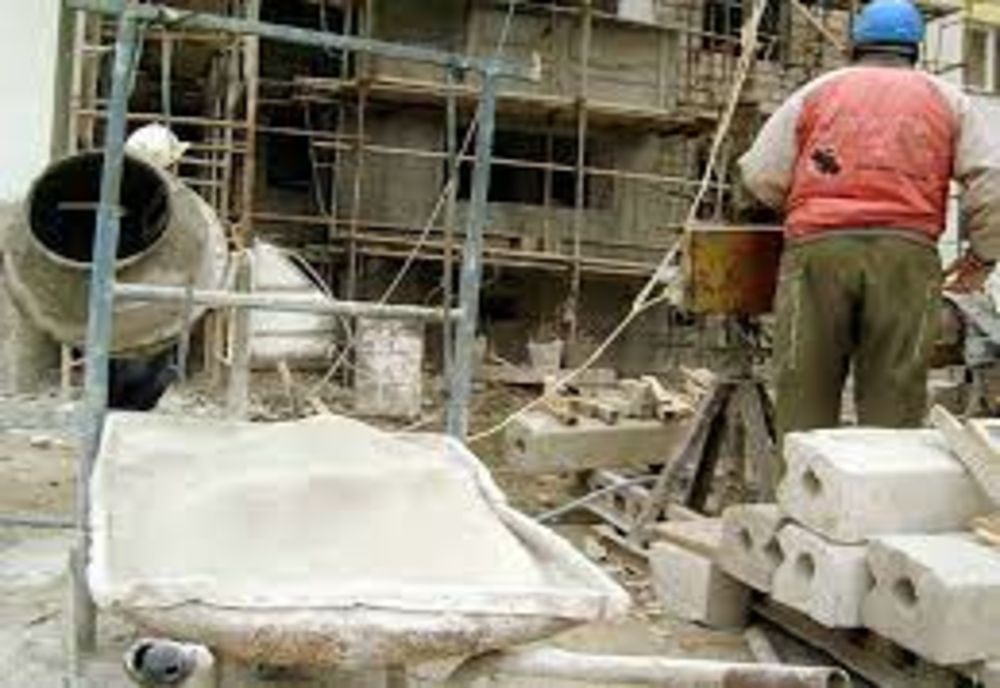 Puși sub control judiciar după ce au furat scule de pe un șantier