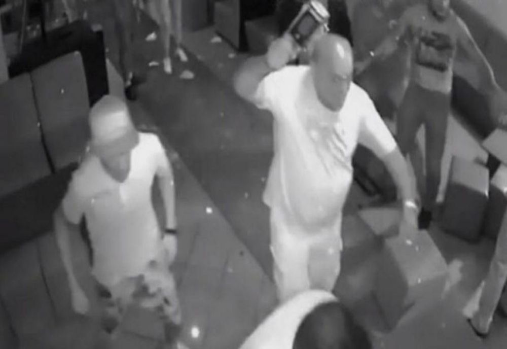 Scandal monstru în Pașcani! Trei tineri, reținuți