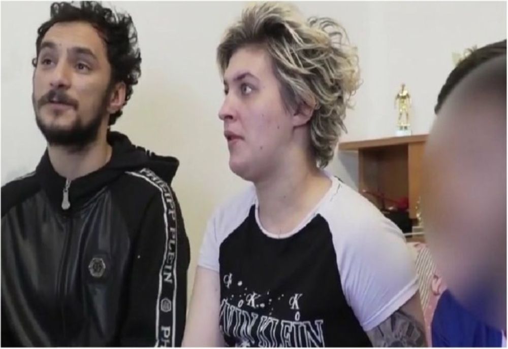 Bărbatul care și-a ucis soția pe motiv că nu făcea destui bani din videochat, s-a predat în Italia. Fiul său nu știa că mama sa e moartă