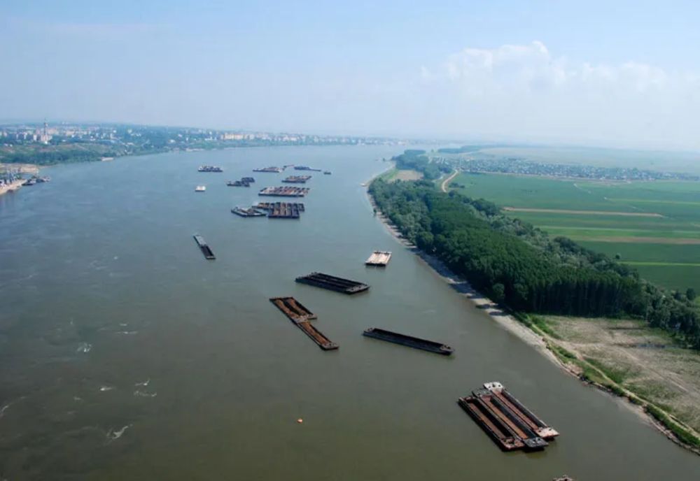 Situație dramatică pe Dunăre: Debitul fluviului continuă să scadă