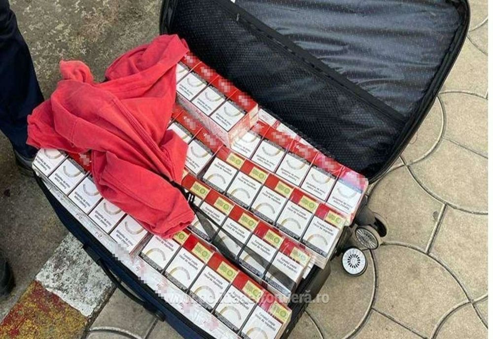 Ţigări de contrabandă ascunse în valiză, depistate la trecerea frontierei 