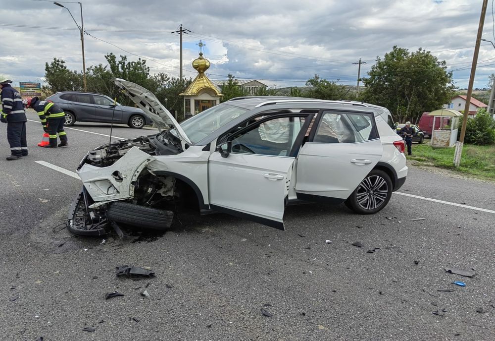 Polițist proiectat prin parbriz în urma unui accident rutier