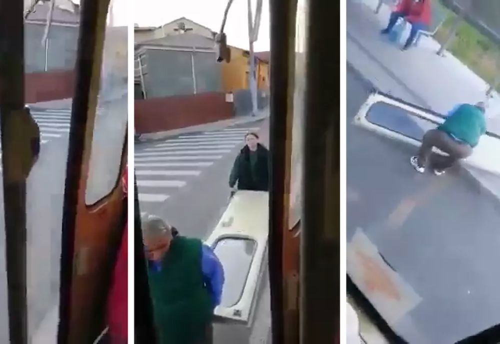 Un tramvai a pierdut o ușă, în mers, la Iași - VIDEO