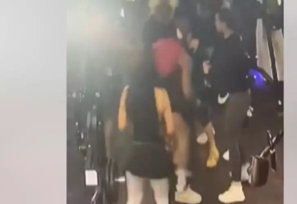 Bătaie cumplită într-o sală de fitness din Iași - Scandalul dintre cei doi bărbați a pornit de la o femeie