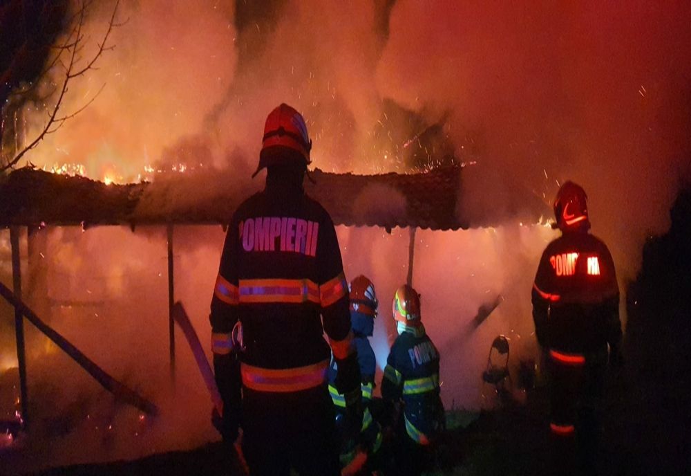Tragedie în județul Iași! Un bărbat de 68 de ani a fost găsit carbonizat în locuința cuprinsă de flăcări