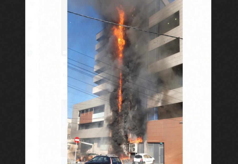 O sală de sport din Iaşi a luat foc. Pompierii au intervenit cu mai multe autospeciale 