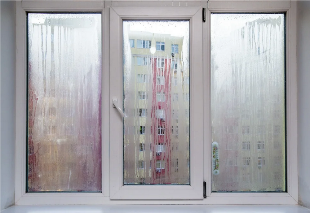 Ai condens și umiditate în casă? Iată ce trebuie să faci pentru a scăpa de acest fenomen