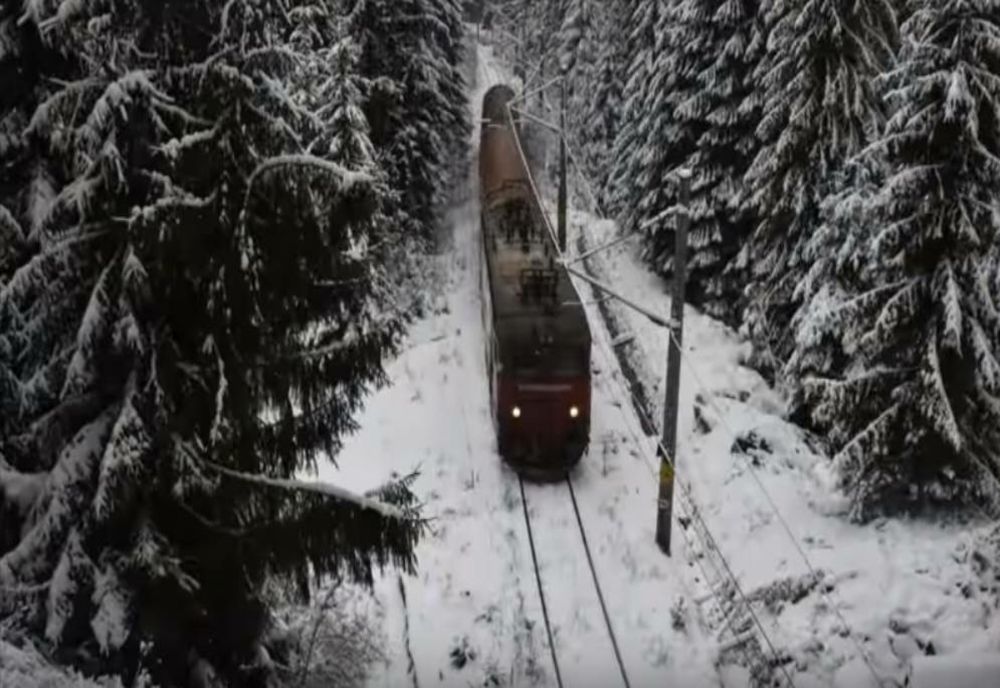 Vremea nefavorabilă dă mersul trenurilor peste cap: zeci de minute întârziere la Gara de Nord