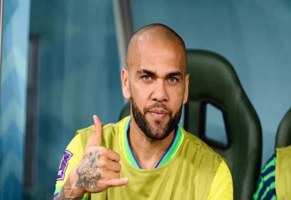 Șoc în fotbal: legendarul Dani Alves, cel mai titrat jucător brazilian, ar putea fi arestat astăzi