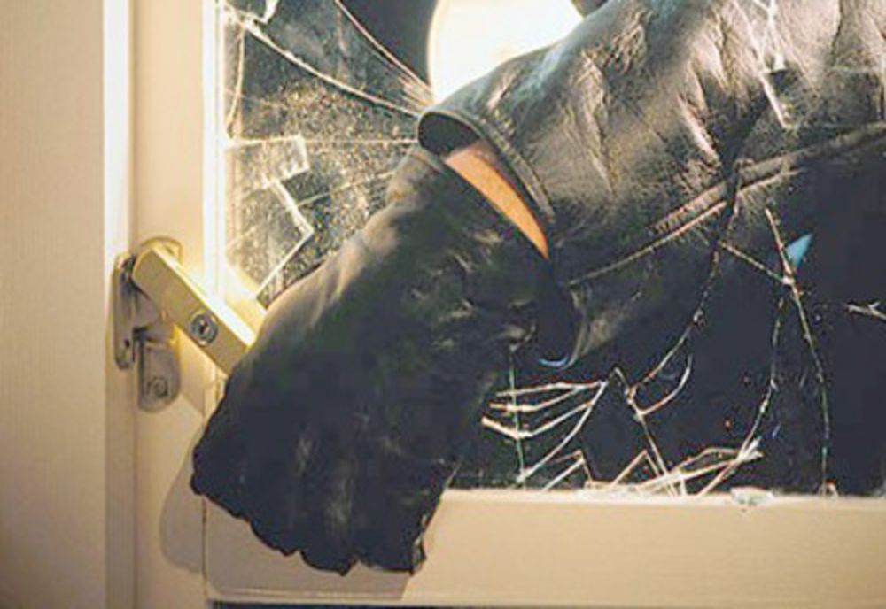 Garaje sparte în Pașcani! Hoțul, în arest