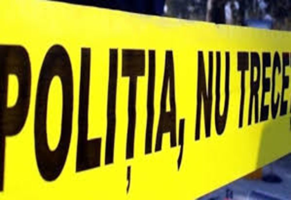 Bărbat găsit mort într-o cameră încuiată din interior, cu două pungi trase pe cap