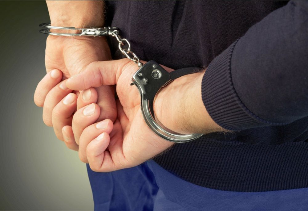 Un băcăuan s-a dus în vizită la o prietenă din Iași și i-a furat ceasul și mai multe bijuterii