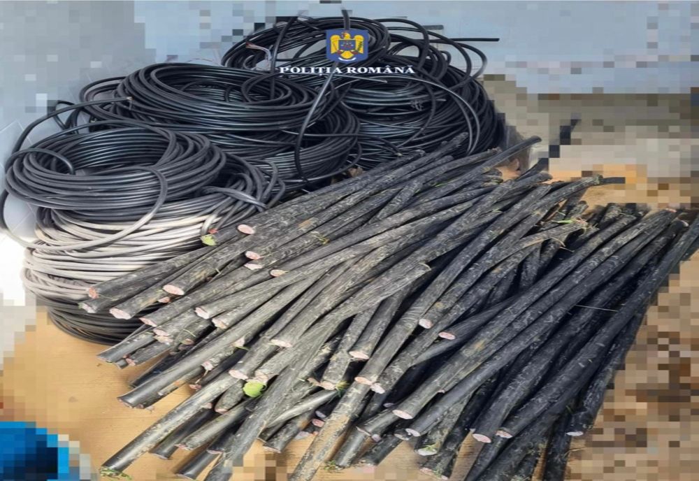 Arest preventiv pentru trei hoți de cablu