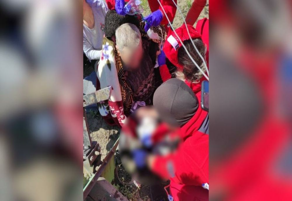 Un bărbat a strigat o oră după ajutor, în câmp, după ce și-a amputat cu gamba cu un motocultor