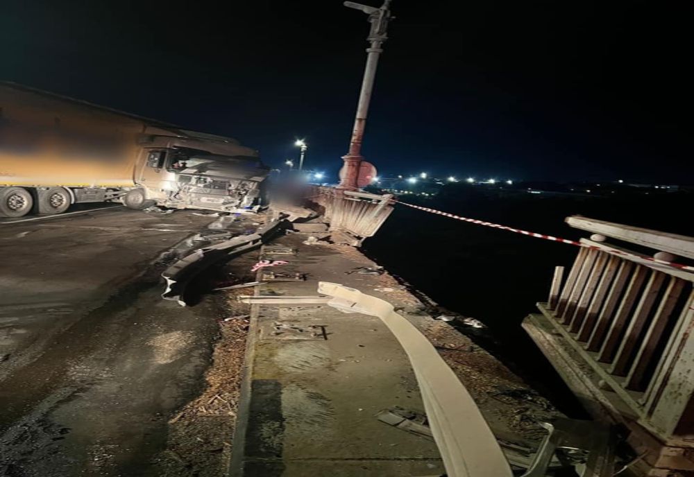 Traficul pe Podul Prieteniei a fost reluat pe o singură arteră