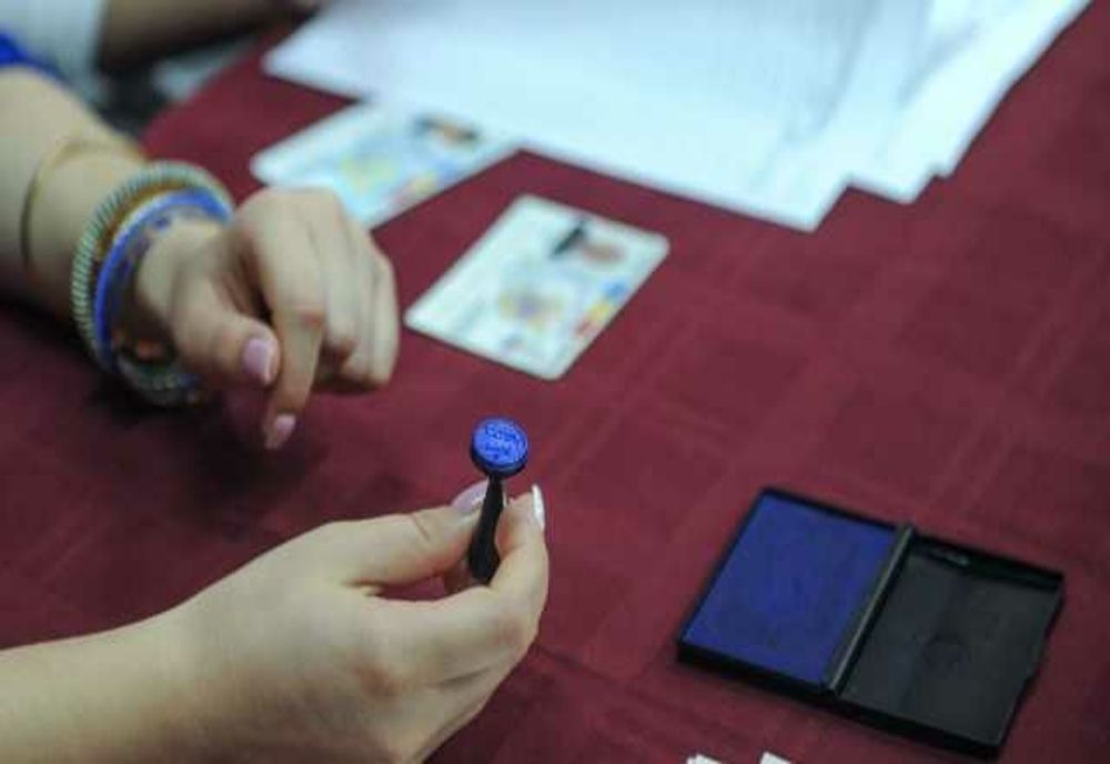 PREZIDENŢIALE 2025: PÂNĂ VINERI LA ORA 9:00 S-AU PREZENTAT LA URNE ÎN DIASPORA PESTE 7.000 DE ALEGĂTORI