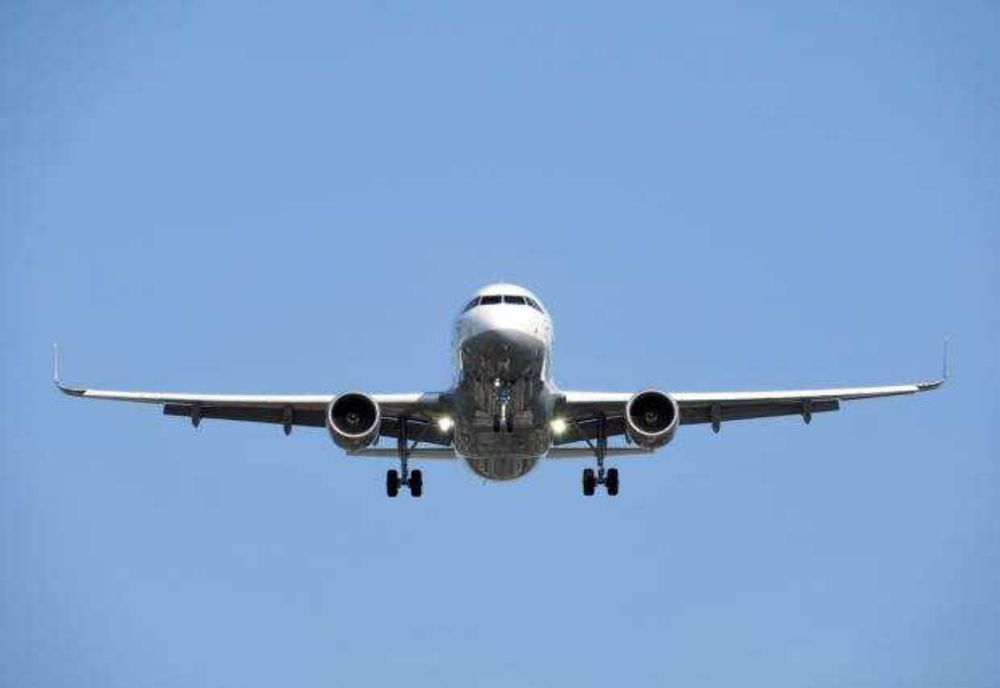 INCIDENT PE OTOPENI: UN ZBOR RYANAIR CU 194 DE PASAGERI LA BORD A CERUT SĂ REVINĂ DE URGENȚĂ PE AEROPORT