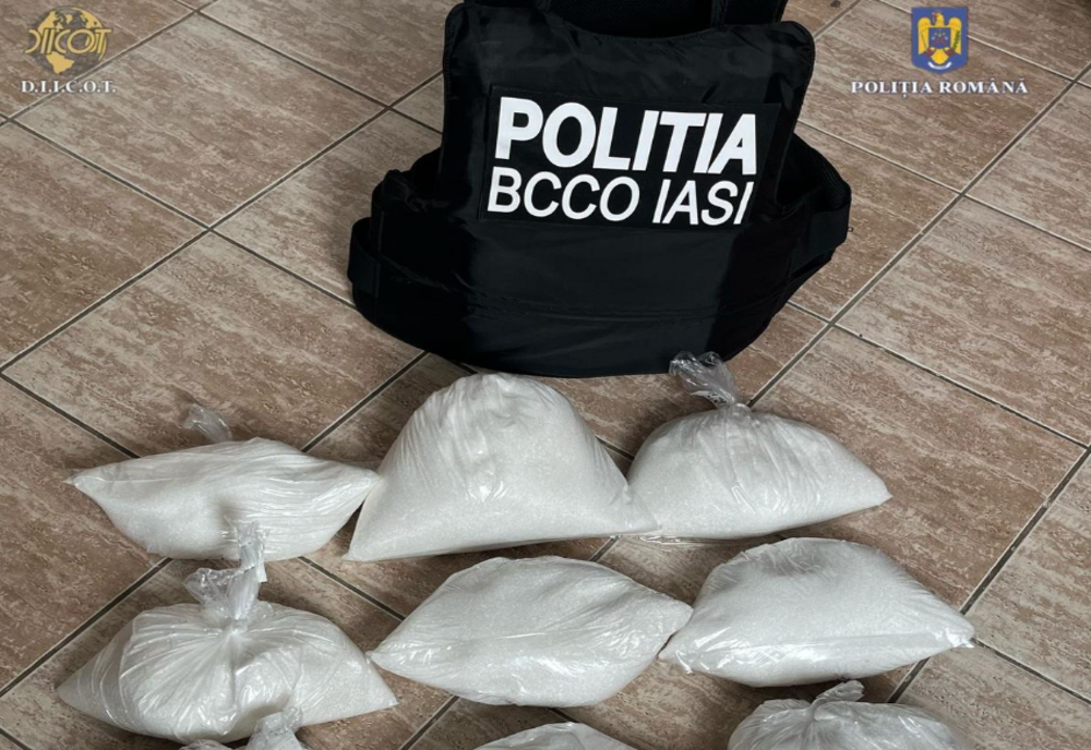 20 DE KILOGRAME DE KETAMINĂ CONSFISCATE ÎNTR-O OPERAȚIUNE DIICOT: UN BĂRBAT SUSPECTAT CĂ A TRANSPORTAT DROGURILE DIN OLANDA ÎN ROMÂNIA