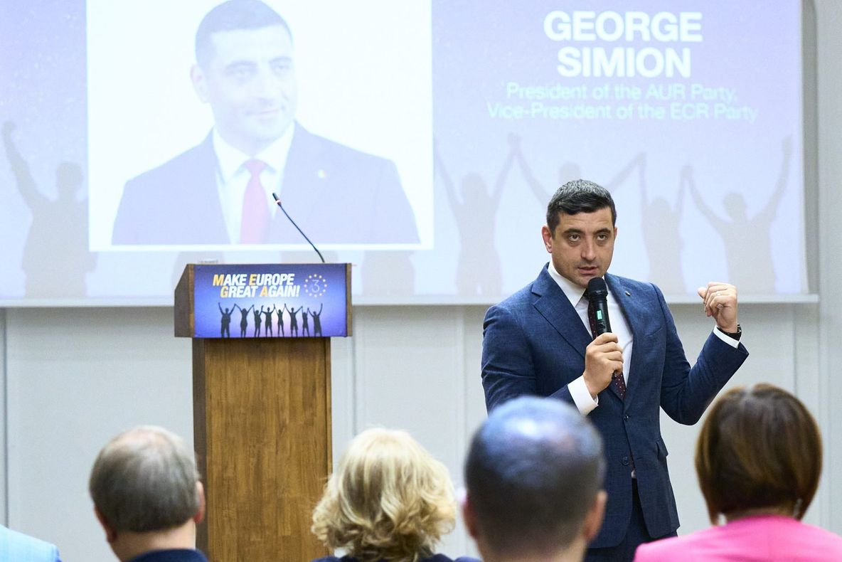 GEORGE SIMION: "UNIȚI SUNTEM MEGA. UNIȚI SUNTEM PUTERNICI! AVEM DATORIA SĂ RECOSNTRUIM ȘI SĂ FACEM DIN NOU MĂREȚ CONTINENTUL NOSTRU!"